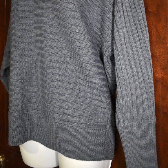 Womens Knit Sweaters Set of 2 Size XS Pink Blue V-Neck Open Back - Picture 7 of 16